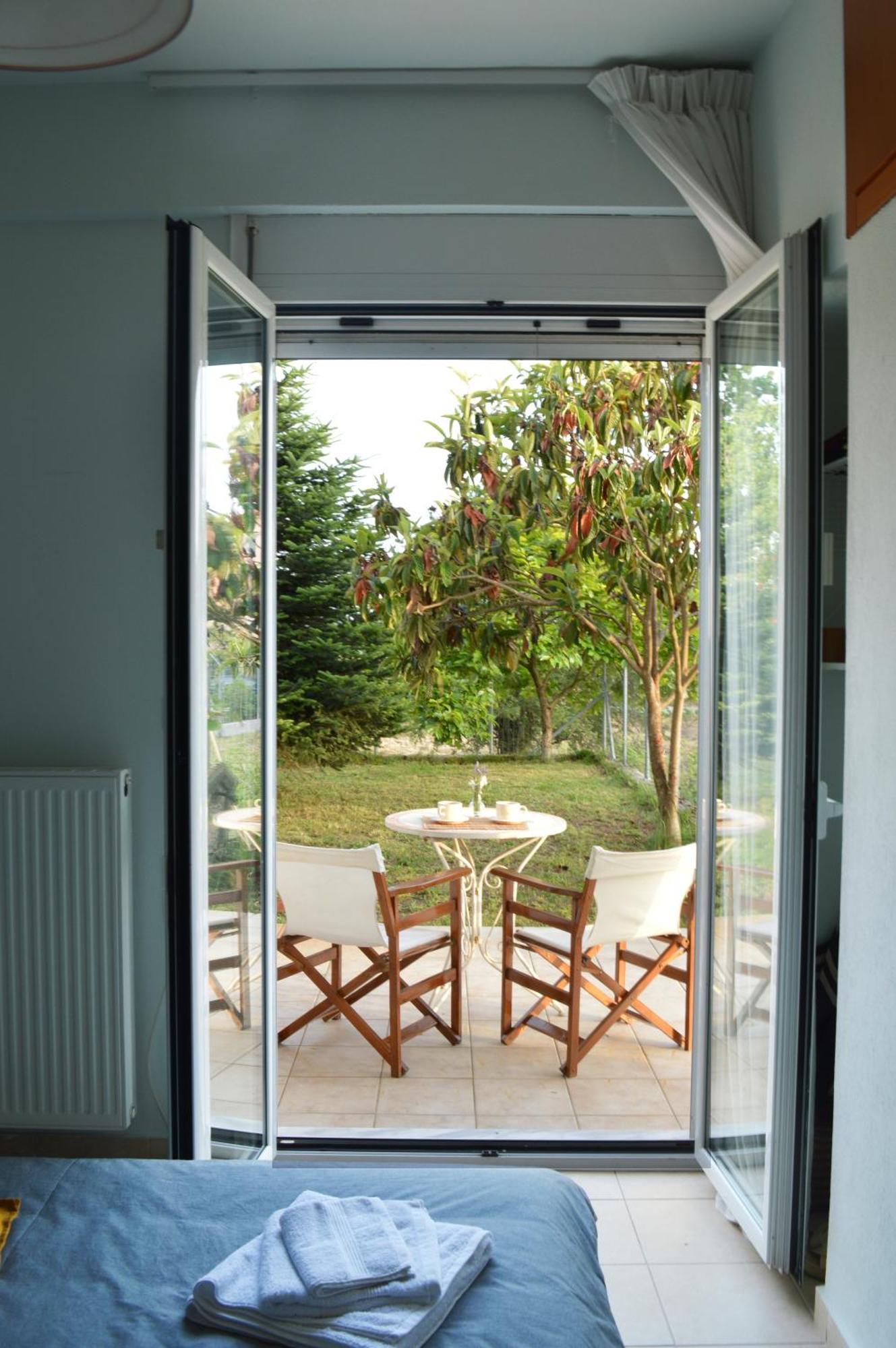 יואנינה Sunny Retreat With A Garden Terrace Private Room מראה חיצוני תמונה